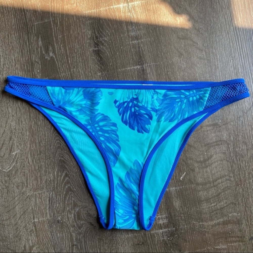 AERIE NWOT bikini bottom leaf pattern size large